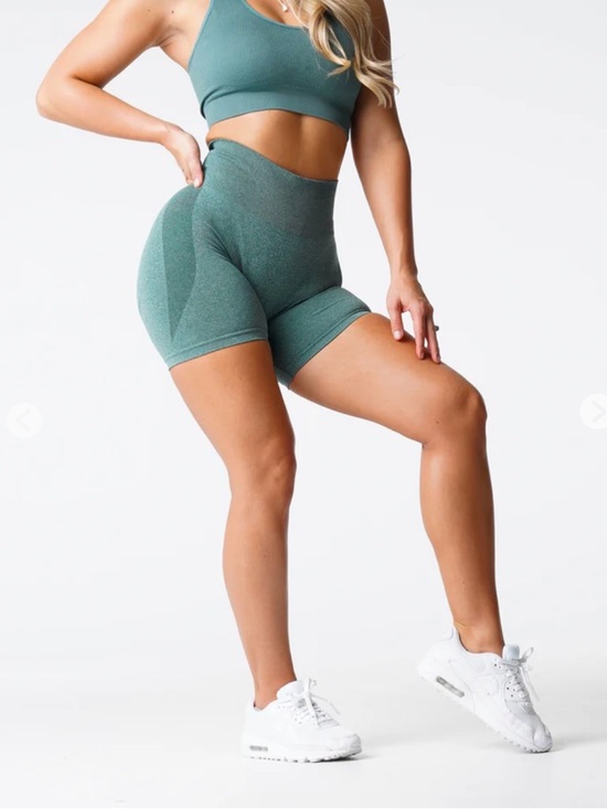 NVGTN Pants - NVGTN Contour Seamless Shorts in Forest Green | Size Medium